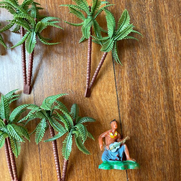 Seven (7) Palm Tree Sets and Hawaiian Ukulele Playing Man Plastic Cake Toppers - Picture 3 of 3